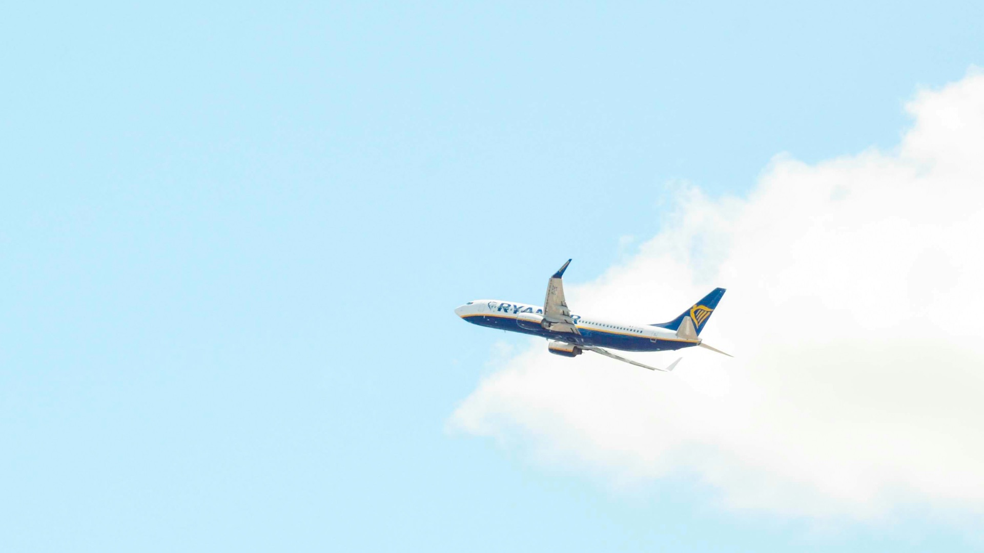 white and blue passenger plane on focus photo