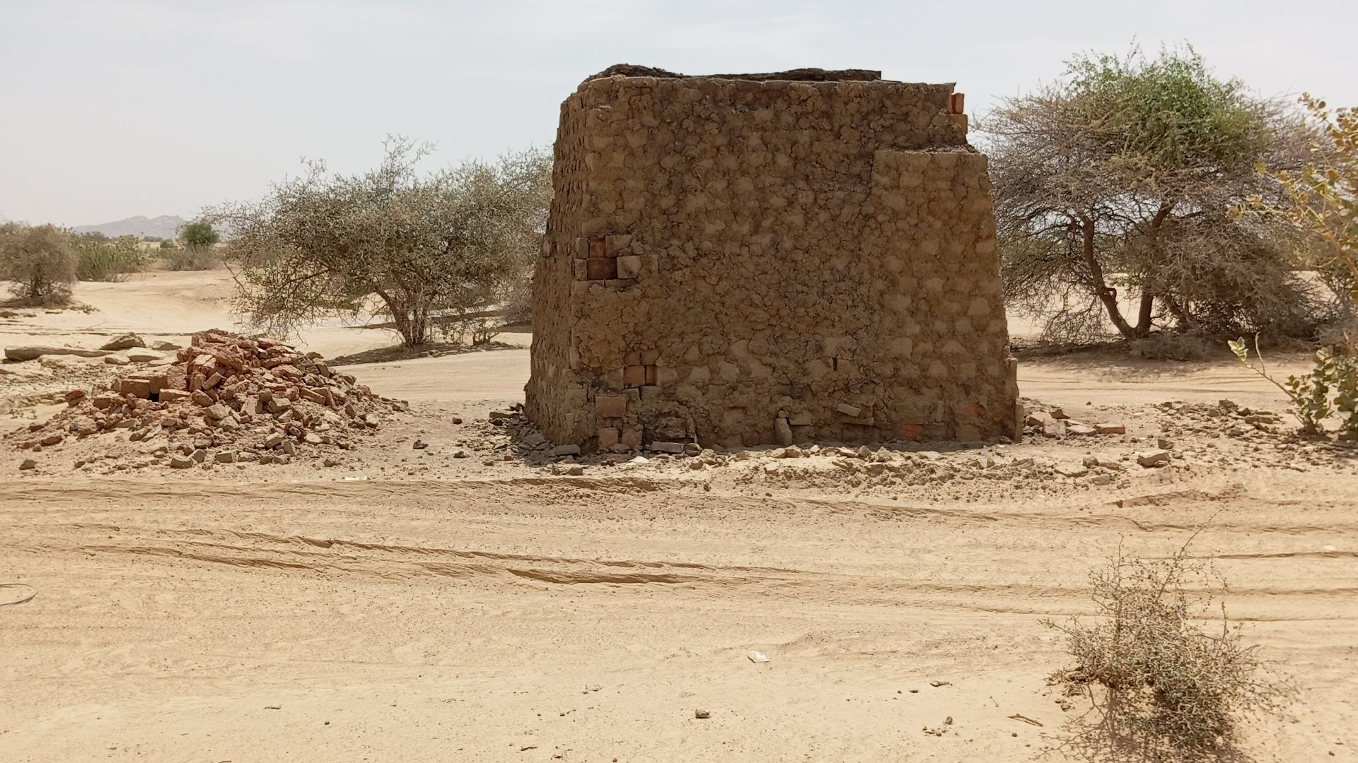 File:Red brick factory near the city of Ambsha Abeche , Chad. jpg.jpg