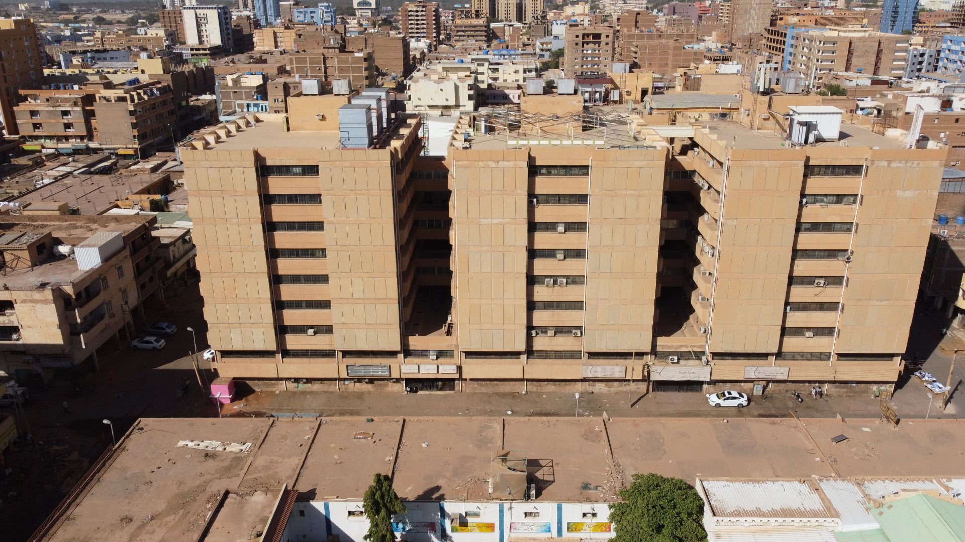 File:Bank of Khartoum Headquarters Khartoum Sudan 1987 Designed by Abdel-Moneim Mustafa 5.jpg