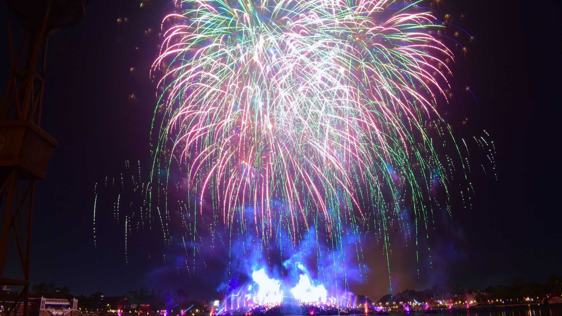 File:EPCOT Luminous Fireworks.jpg