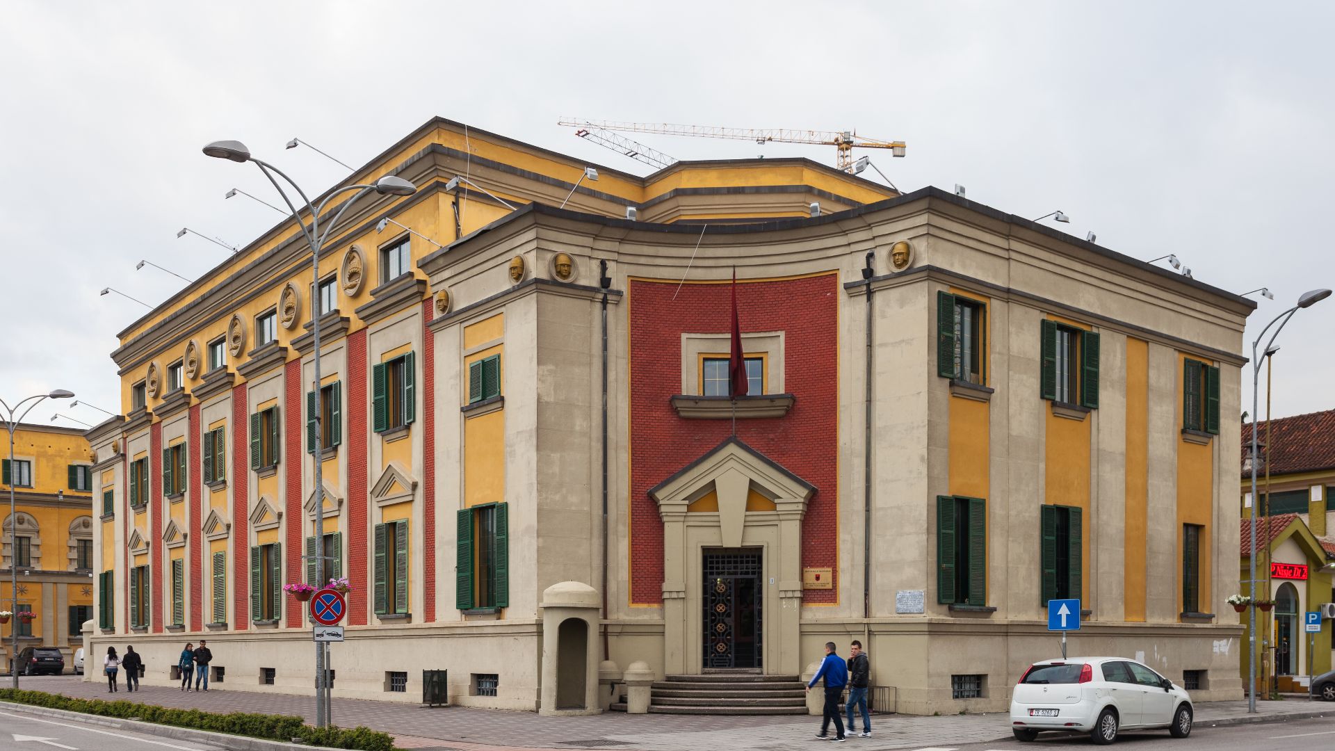 File:Ayuntamiento, Tirana, Albania, 2014-04-17, DD 01.JPG