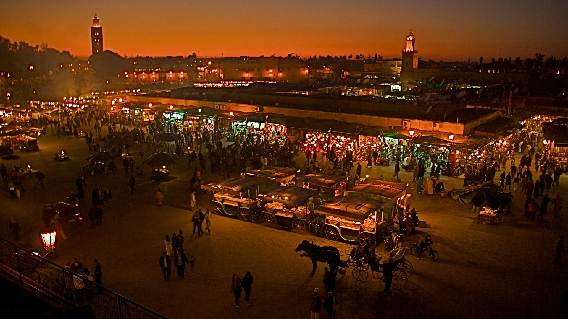 File:Jemaa el-Fnaa at night.jpg