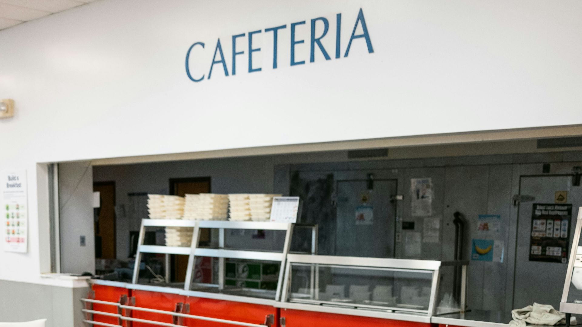 a cafeteria filled with lots of colorful chairs