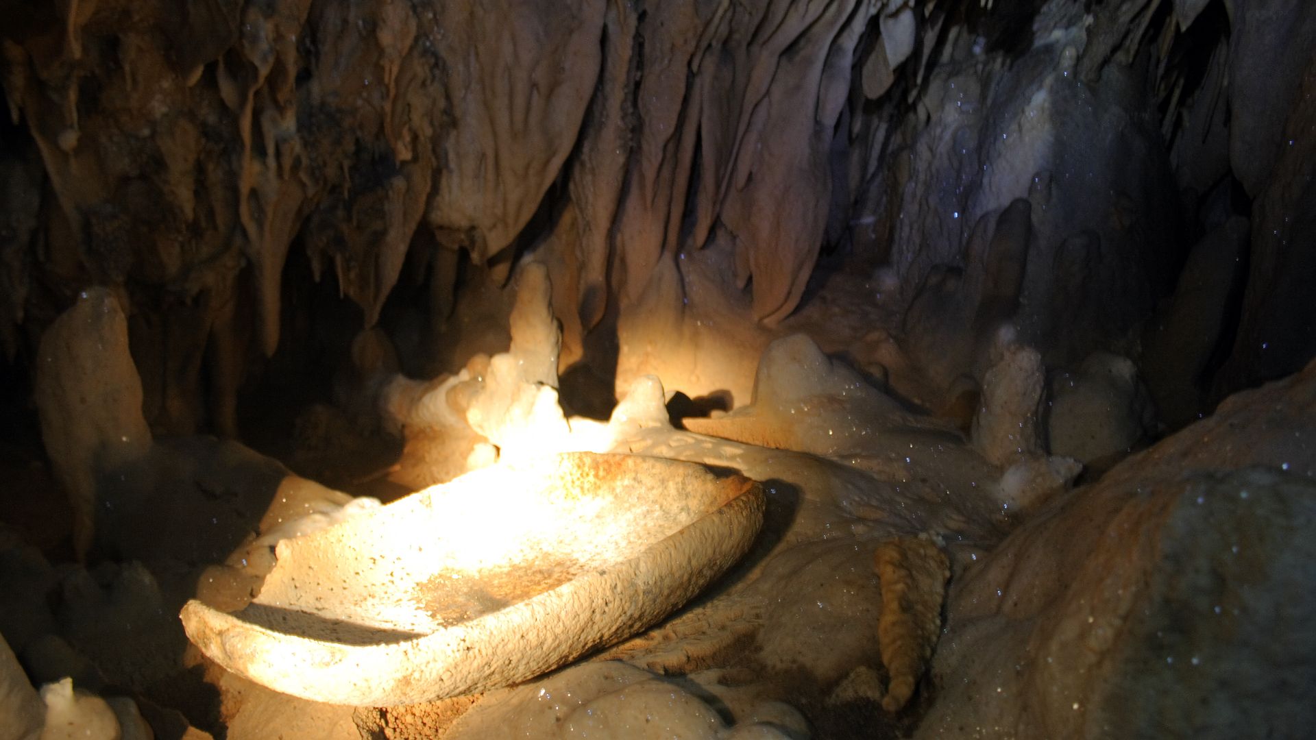 File:Actun Tunichil Muknal 2010 1.jpg