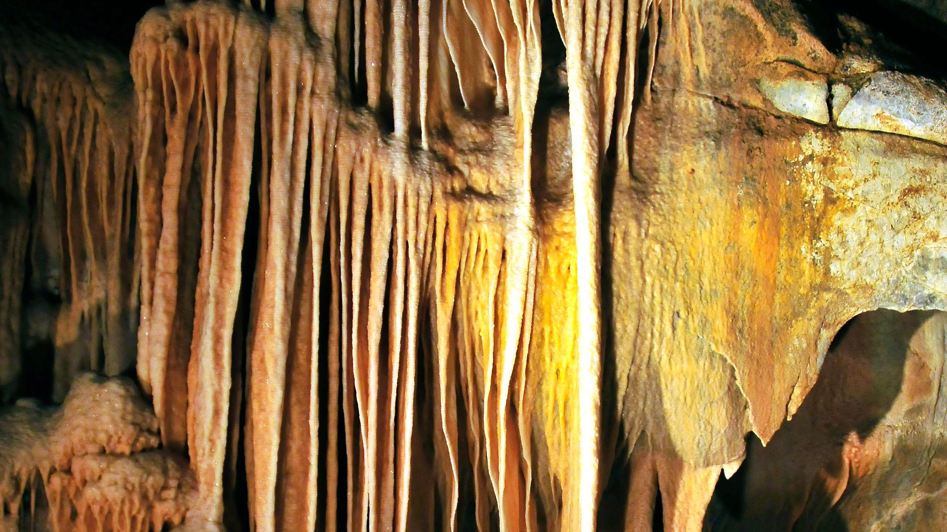 File:Jenolan Caves 21.jpg