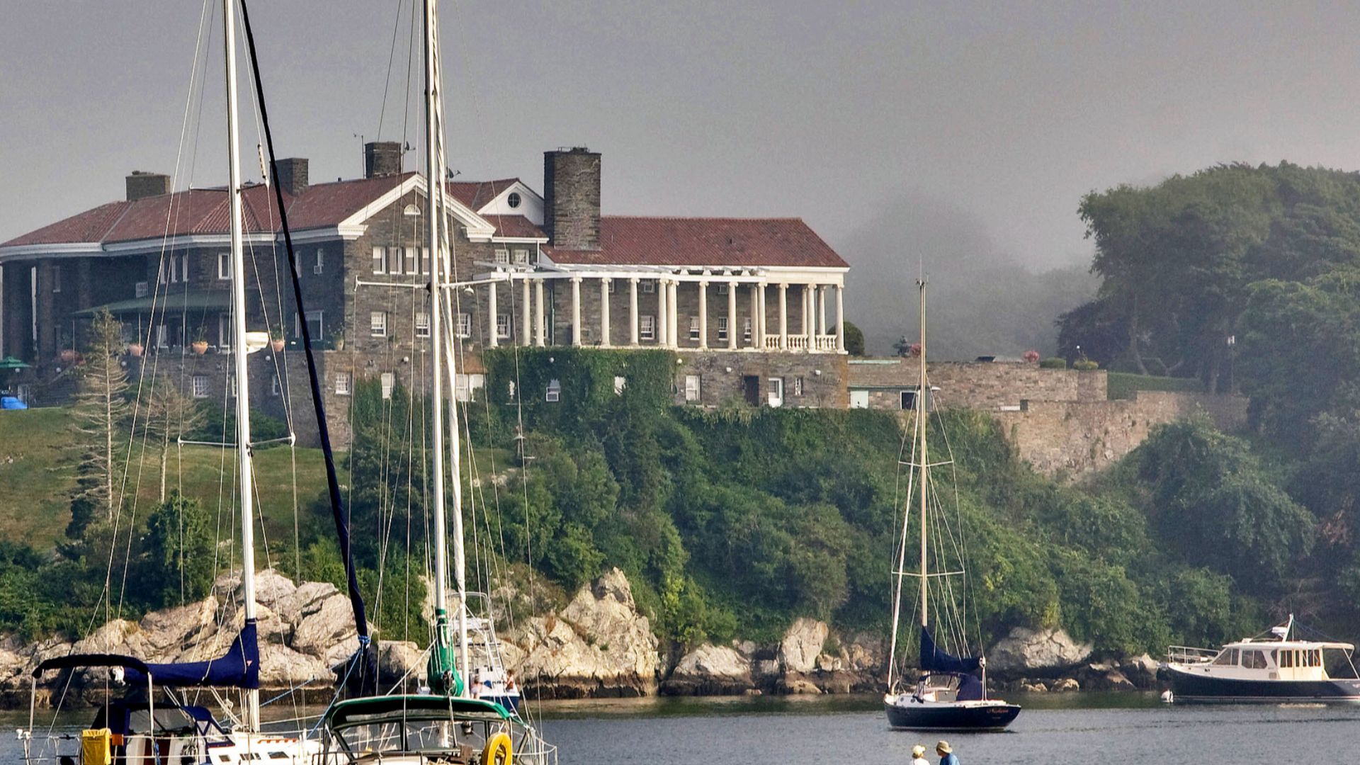 File:Boats in water, Newport, Rhode Island, U.S.A.jpg