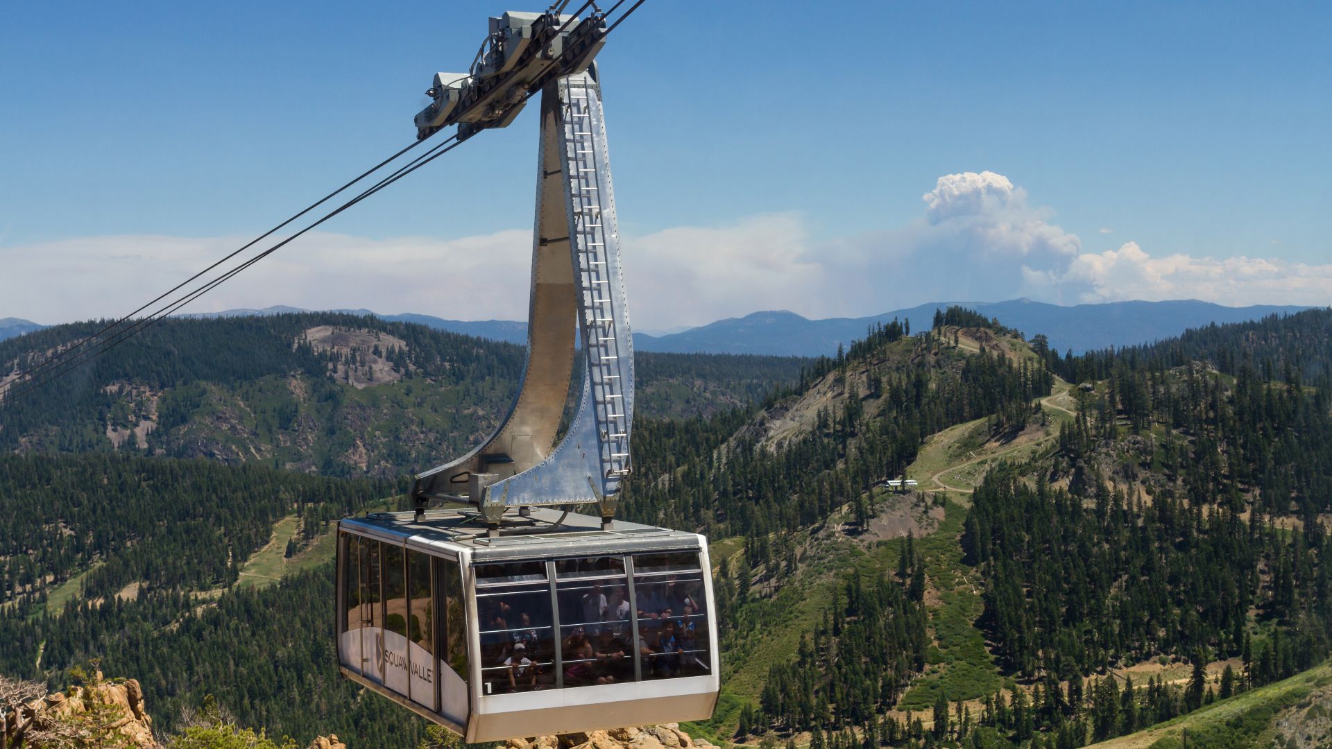 File:Squaw Valley Gondola.jpg