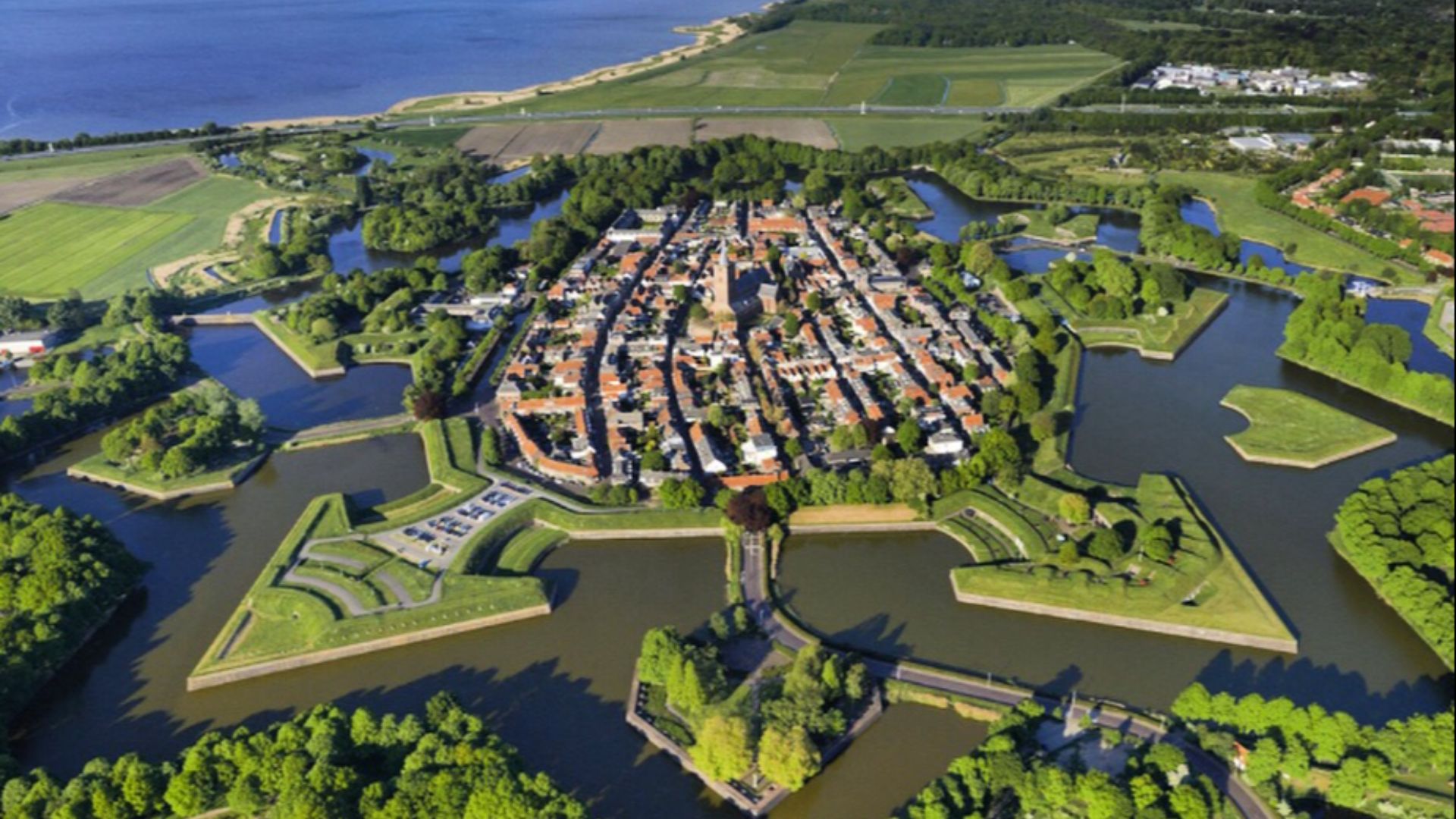 File:Luchtfoto Naarden-Vesting.jpg - Wikipedia