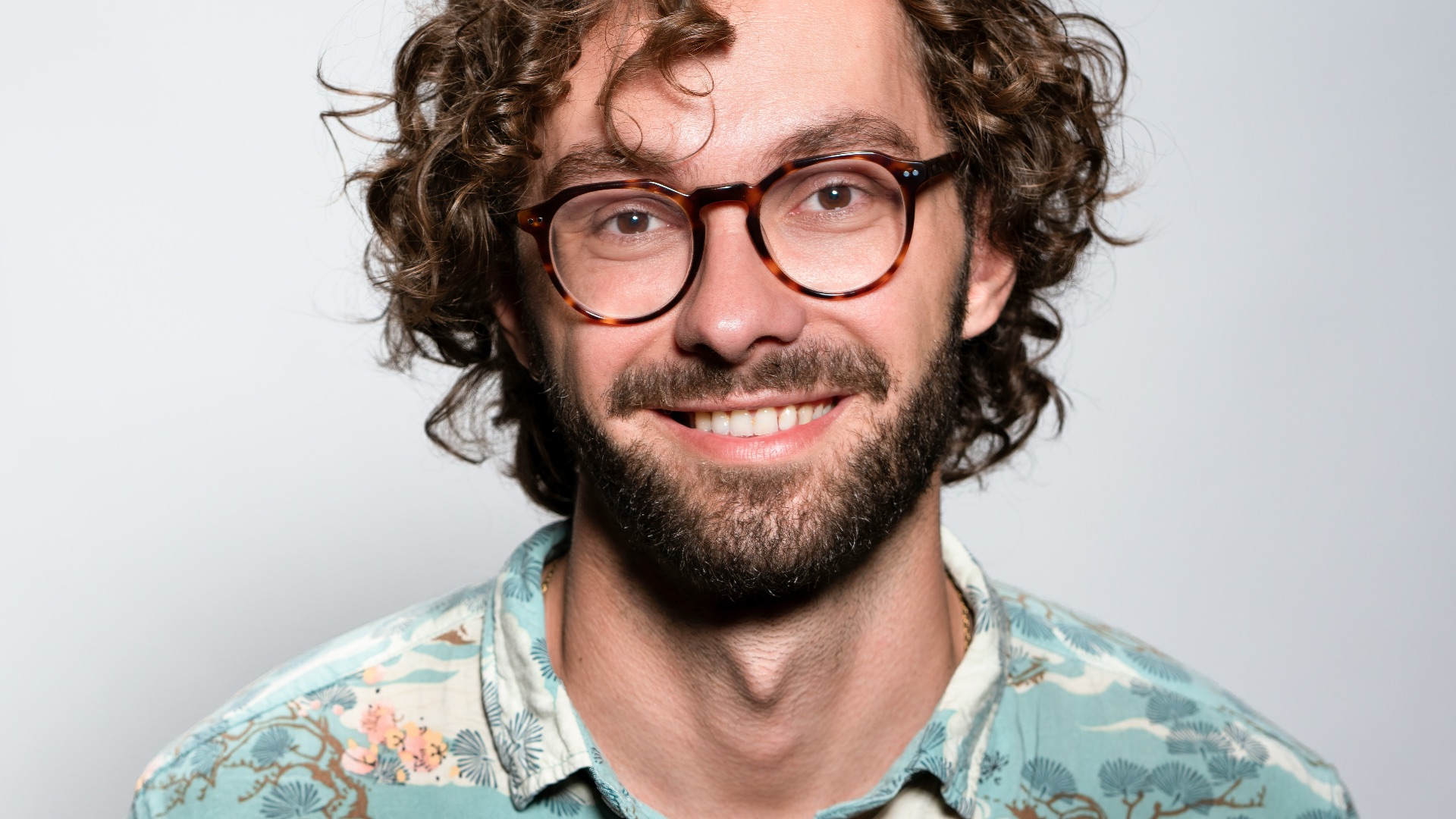 men's blue and white button-up collared top