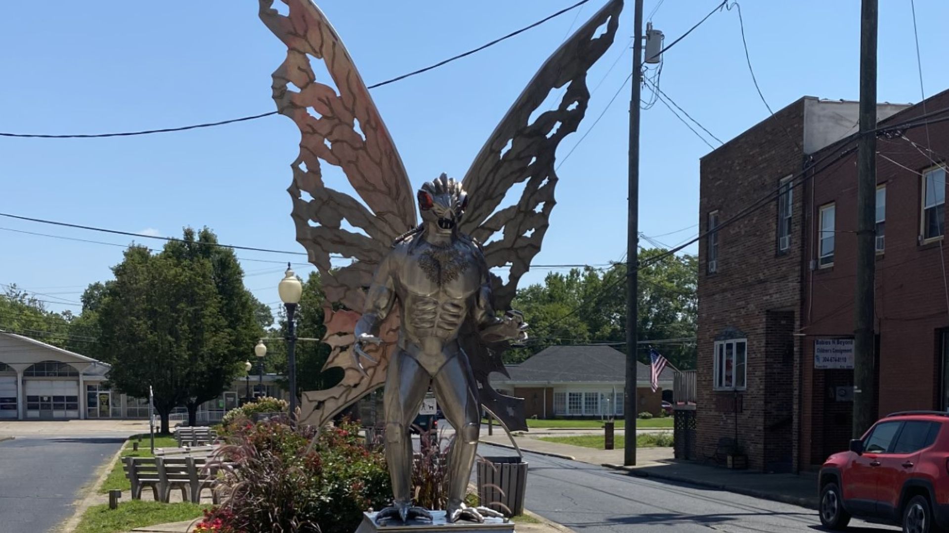 File:Mothman Statue.jpg