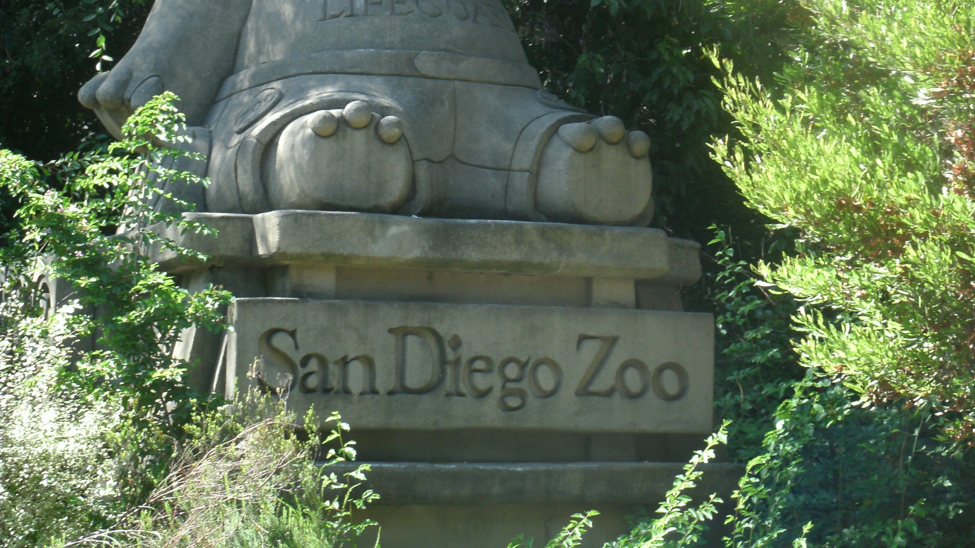 a stone statue of a lion