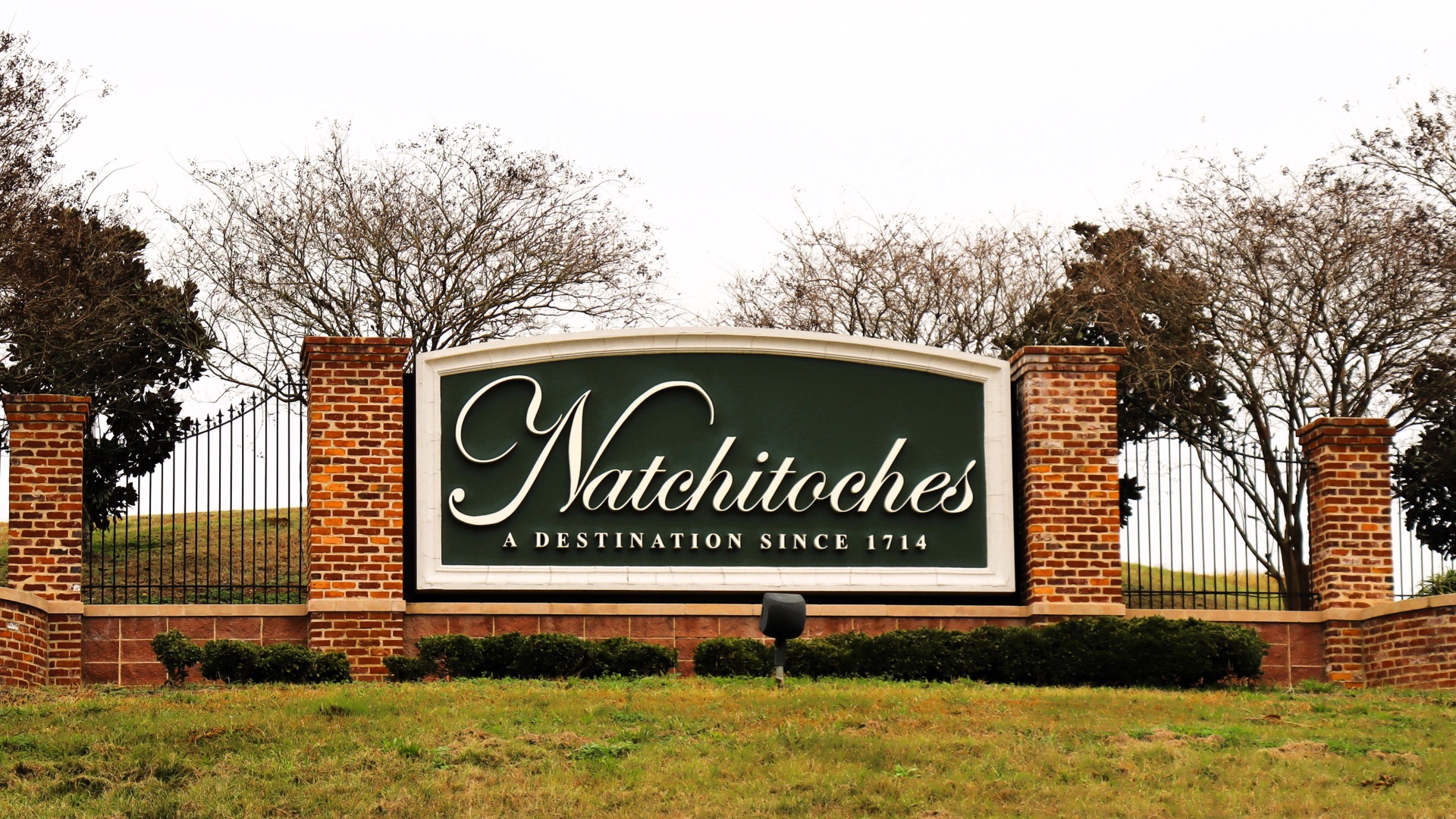File:Natchitoches LA city sign.jpg