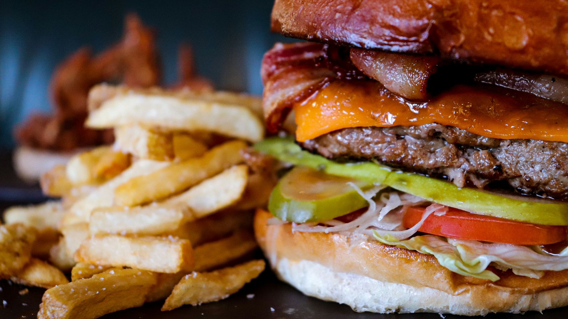 burger with lettuce and tomato