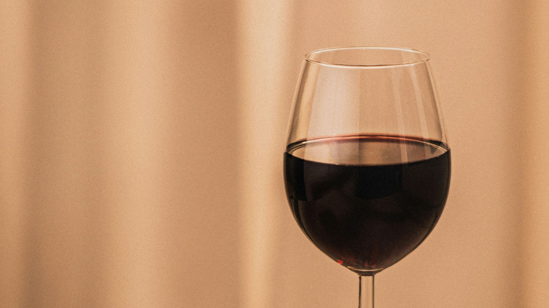 clear wine glass with red wine