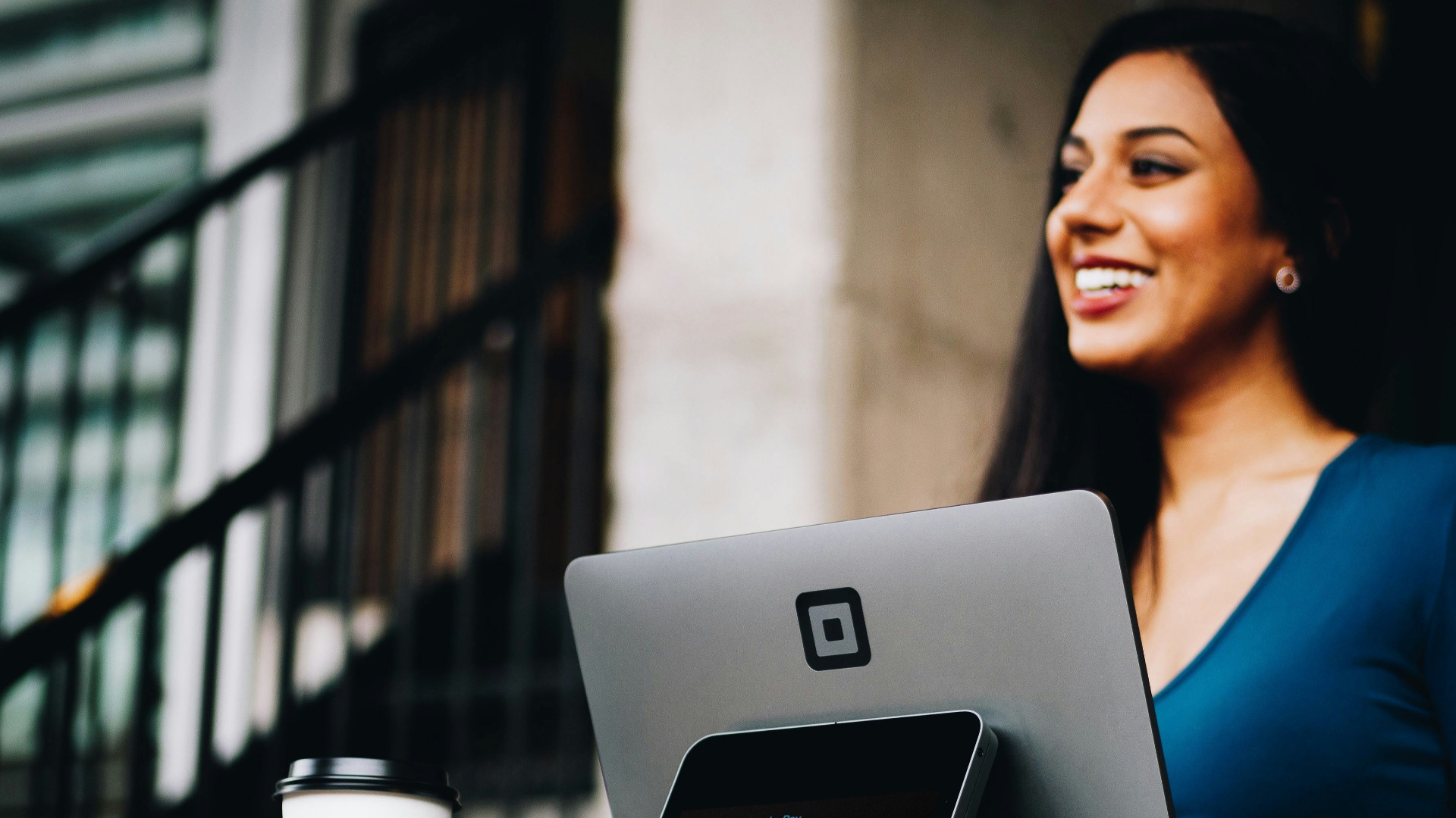 gray computer monitor