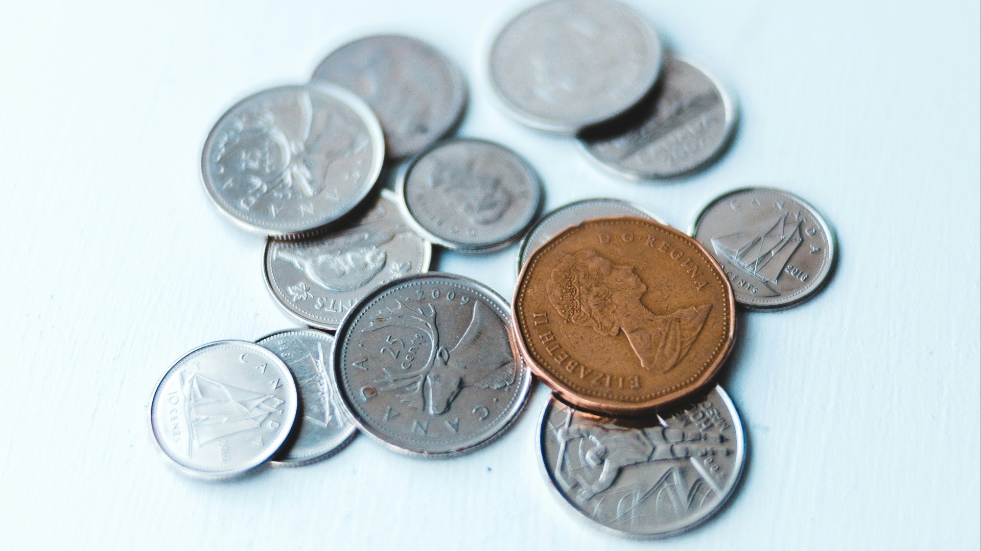 silver and gold round coins