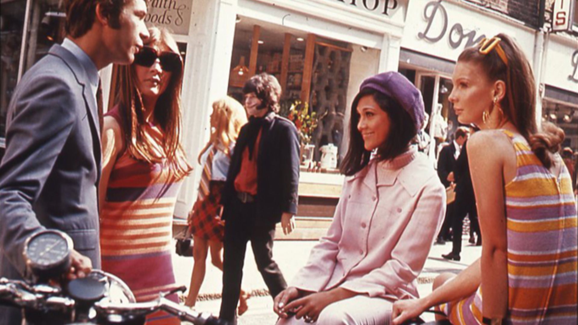File:Londons Carnaby Street, 1966.jpg
