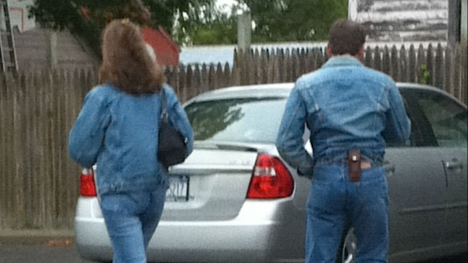 File:Couple in jean suits.jpg