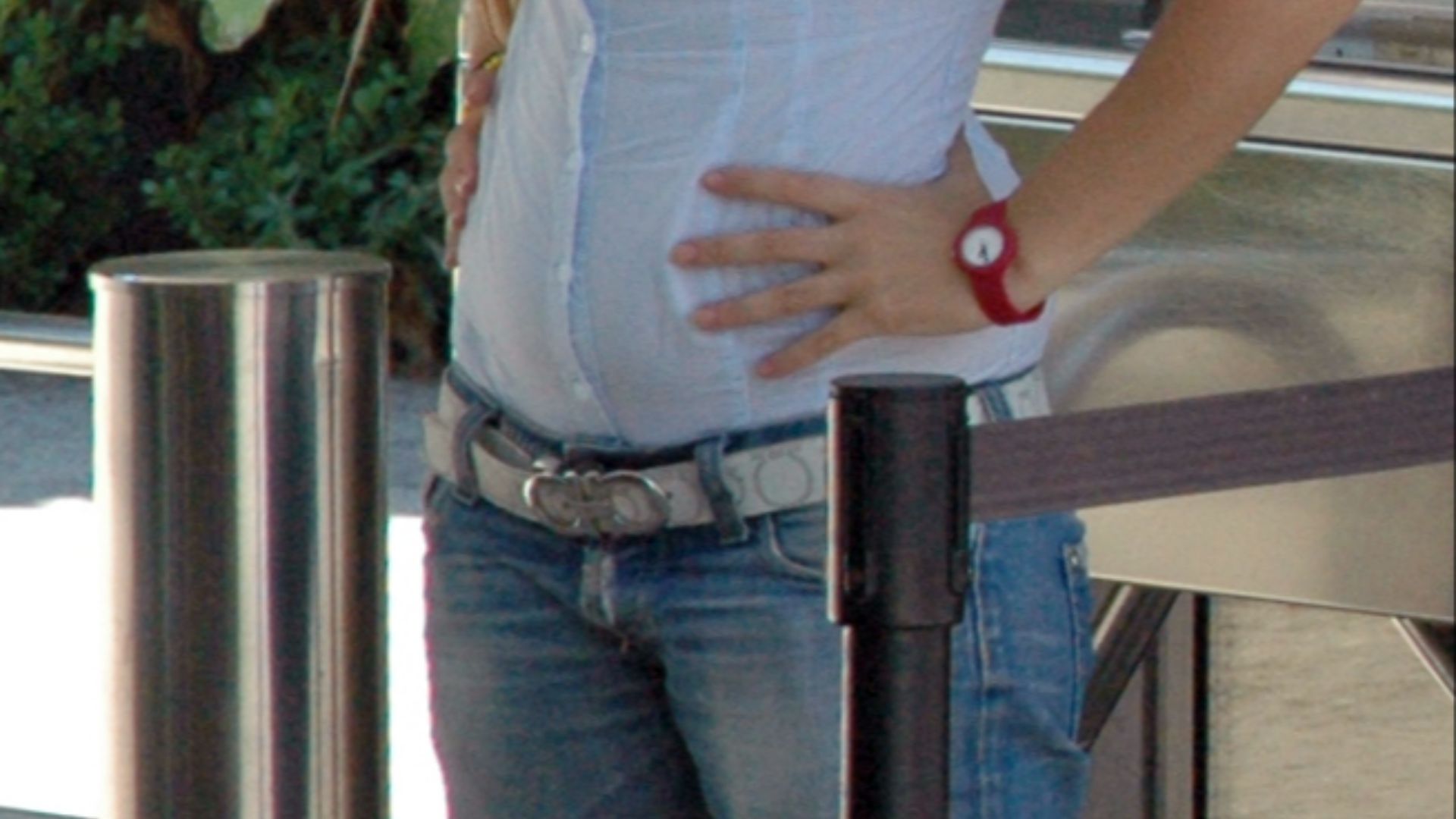File:Woman wearing tucked-in blouse and low-rise jeans, Italy 2010.jpg