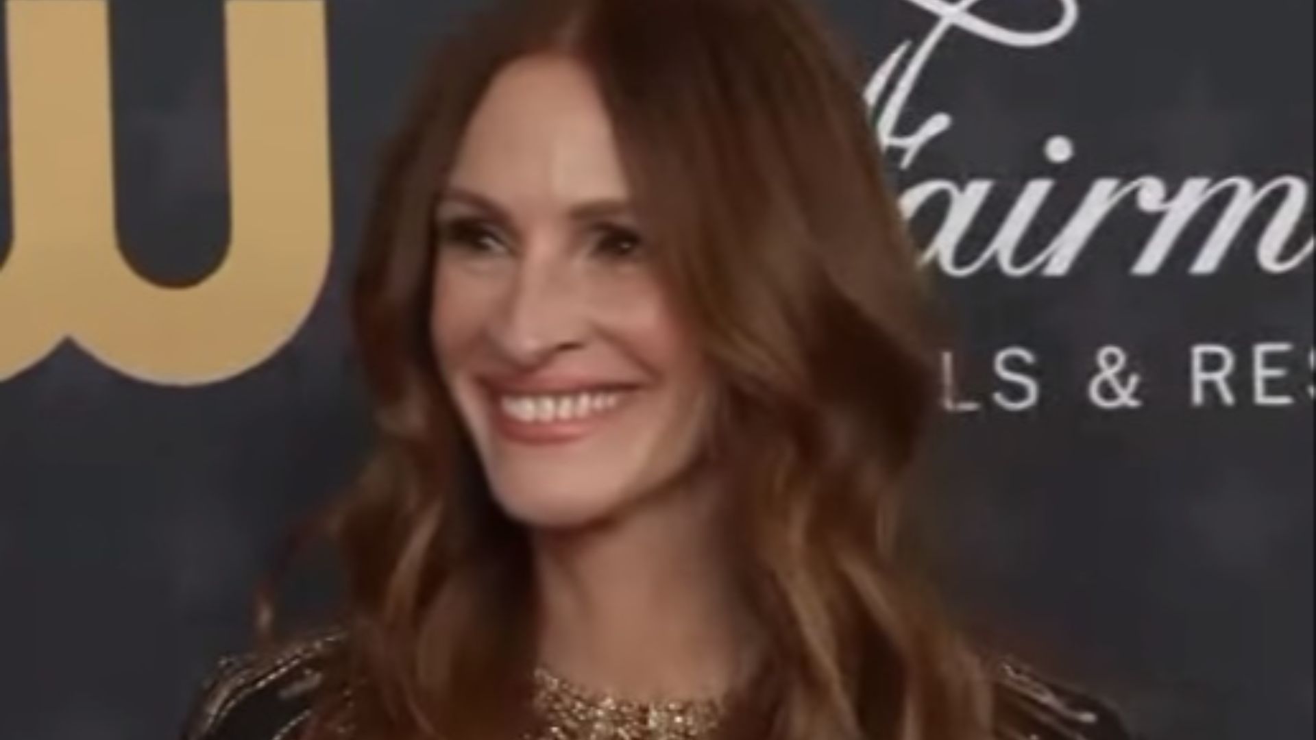 File:Julia Roberts at 28th Critics Choice Red Carpet (1'49).jpg