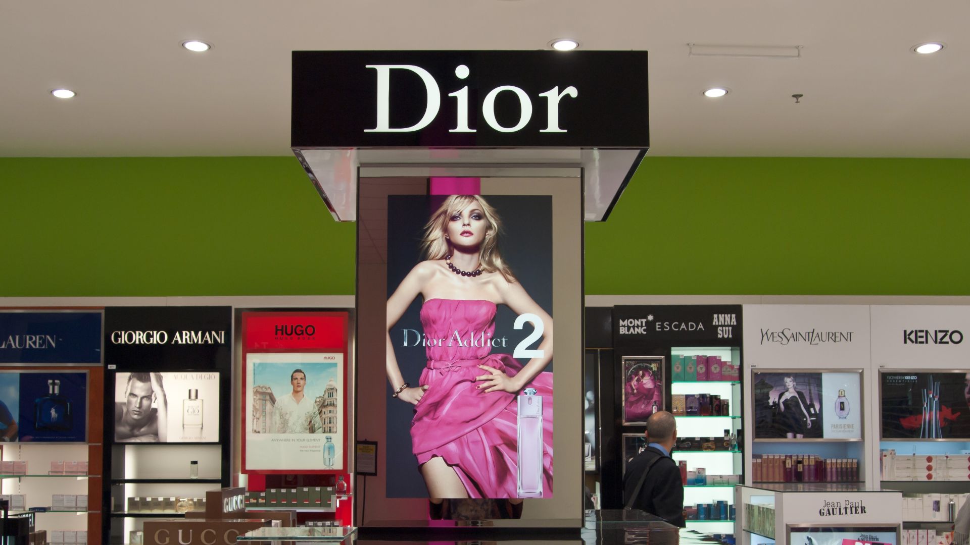 File:Kuala Lumpur International Airport, Dior, Malaysia.jpg
