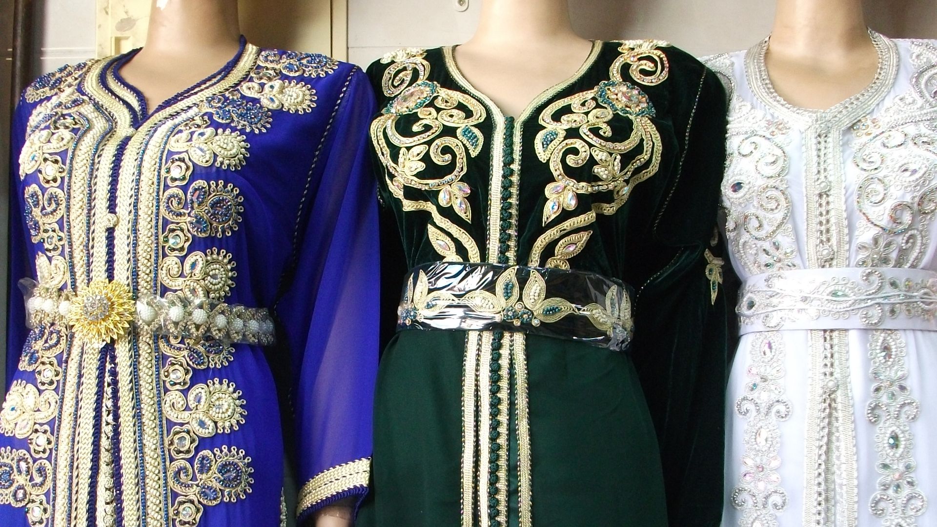 File:Takchita mit Stickereien.jpg