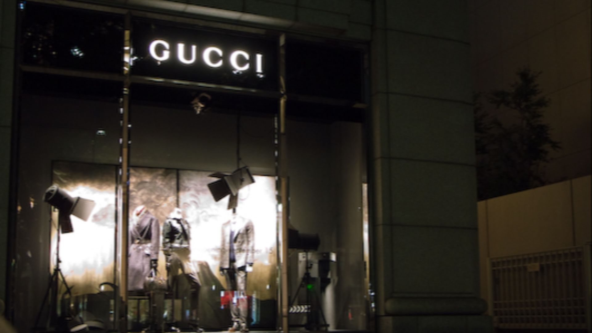 File:Gucci store.jpg