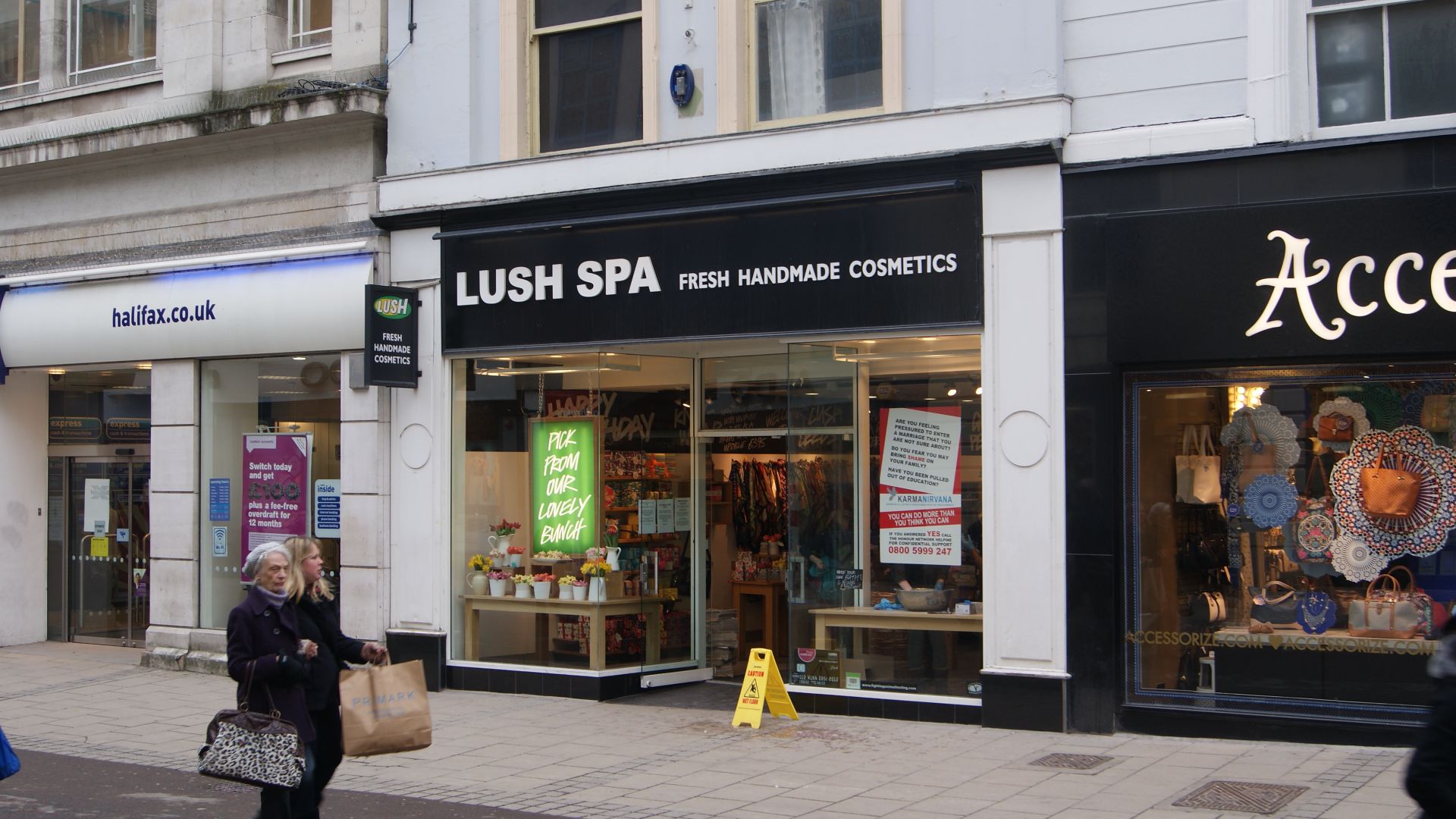 File:Lush Spa, Commercial Street, Leeds (12th February 2013).JPG