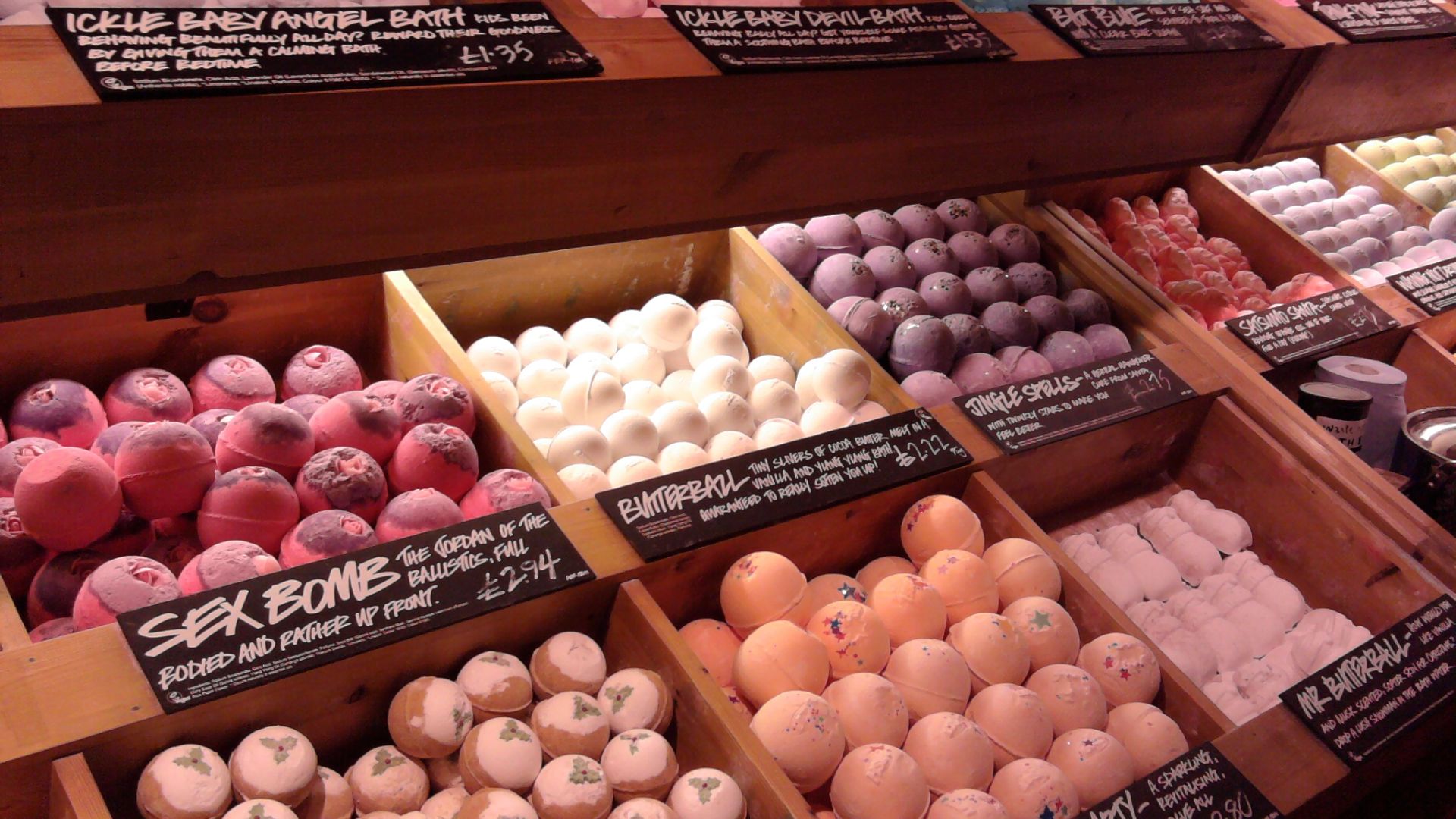 File:Lush bath bombs.jpg