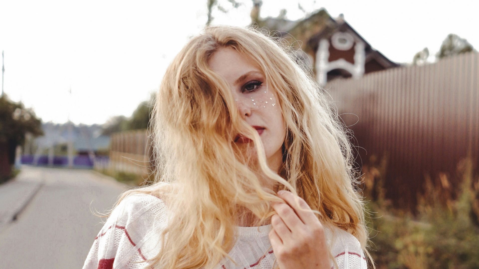 woman wearing white and red shirt