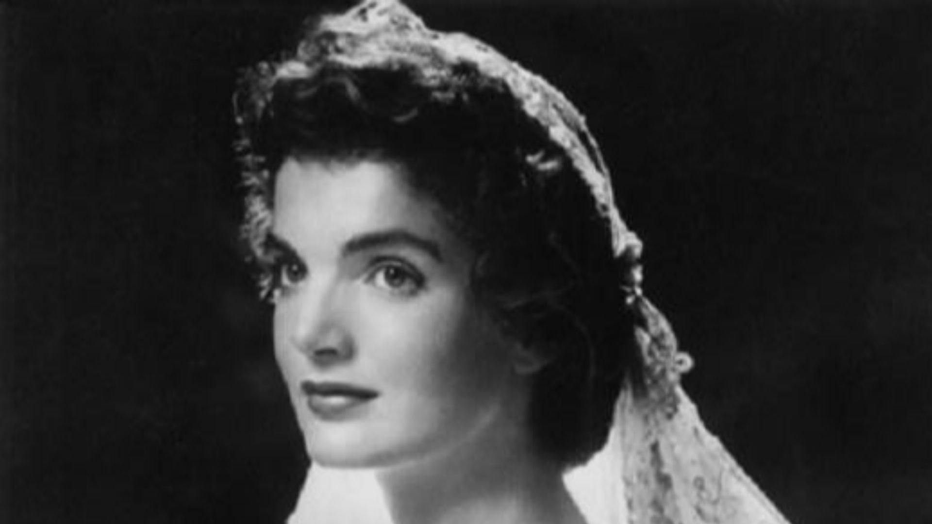 File:Jackie Kennedy on her wedding day,Rhode Island,September 12, 1953.jpg