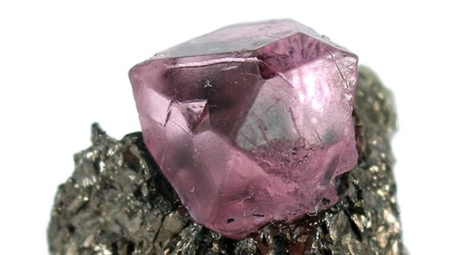 File:Spinel-Pyrrhotite-153483.jpg