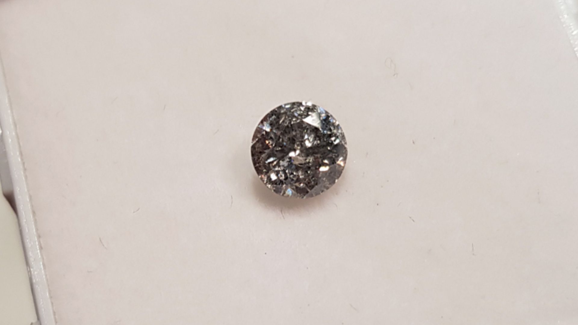 File:Lizunova-0.96ct-round-salt-pepper-diamond-6mm.jpg