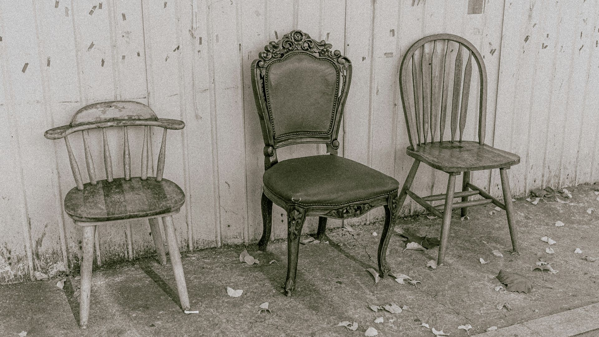 a couple of chairs sitting next to each other