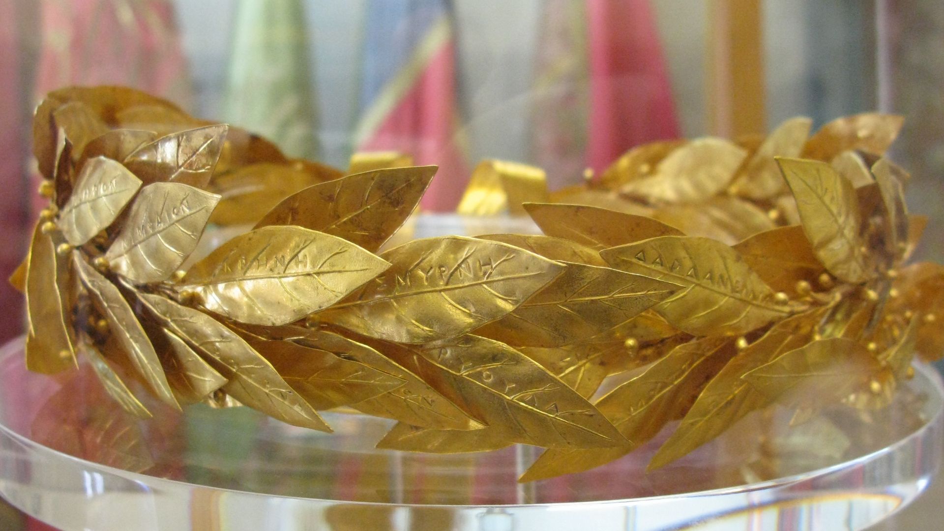 File:Golden wreath of laurel leaves (4552508862).jpg