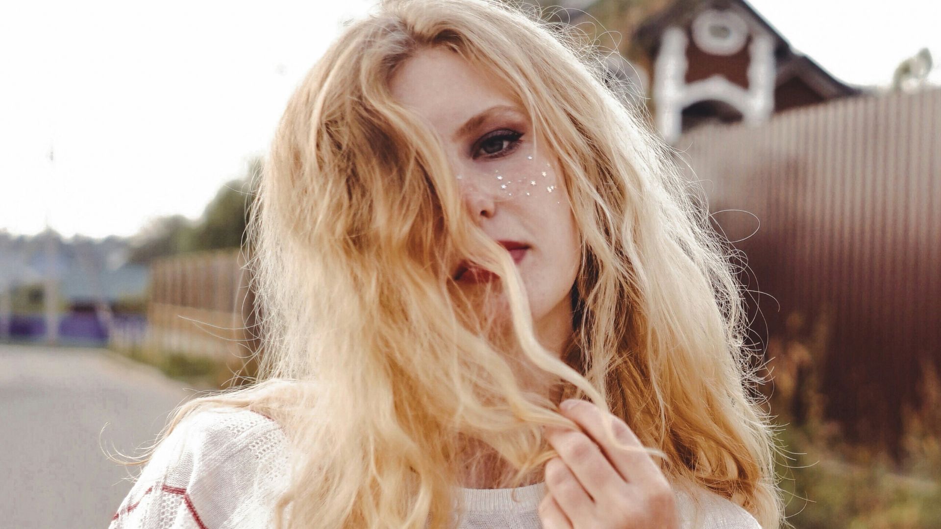 woman wearing white and red shirt