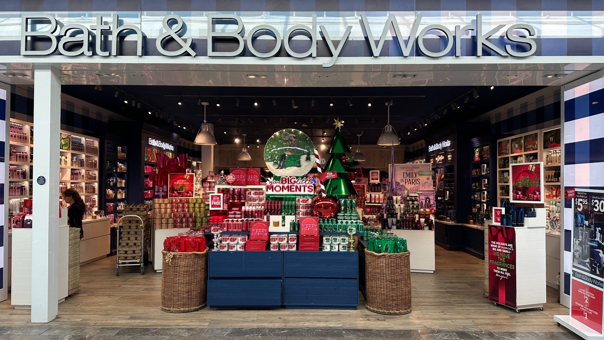 File:Bath & Body Works Dadeland Mall.jpg