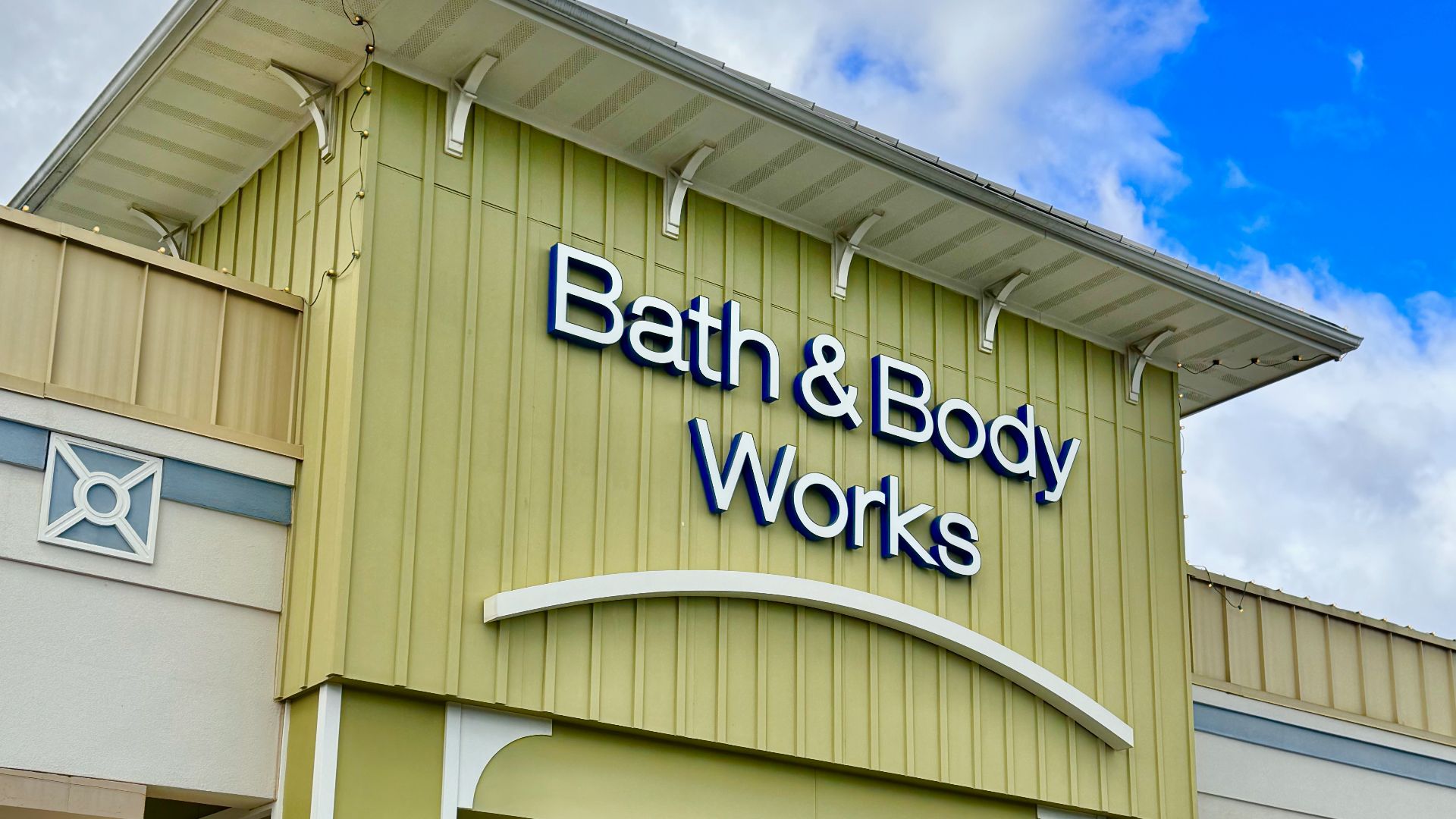 File:A Bath & Body Works store in Rehoboth Beach, Delaware.jpg