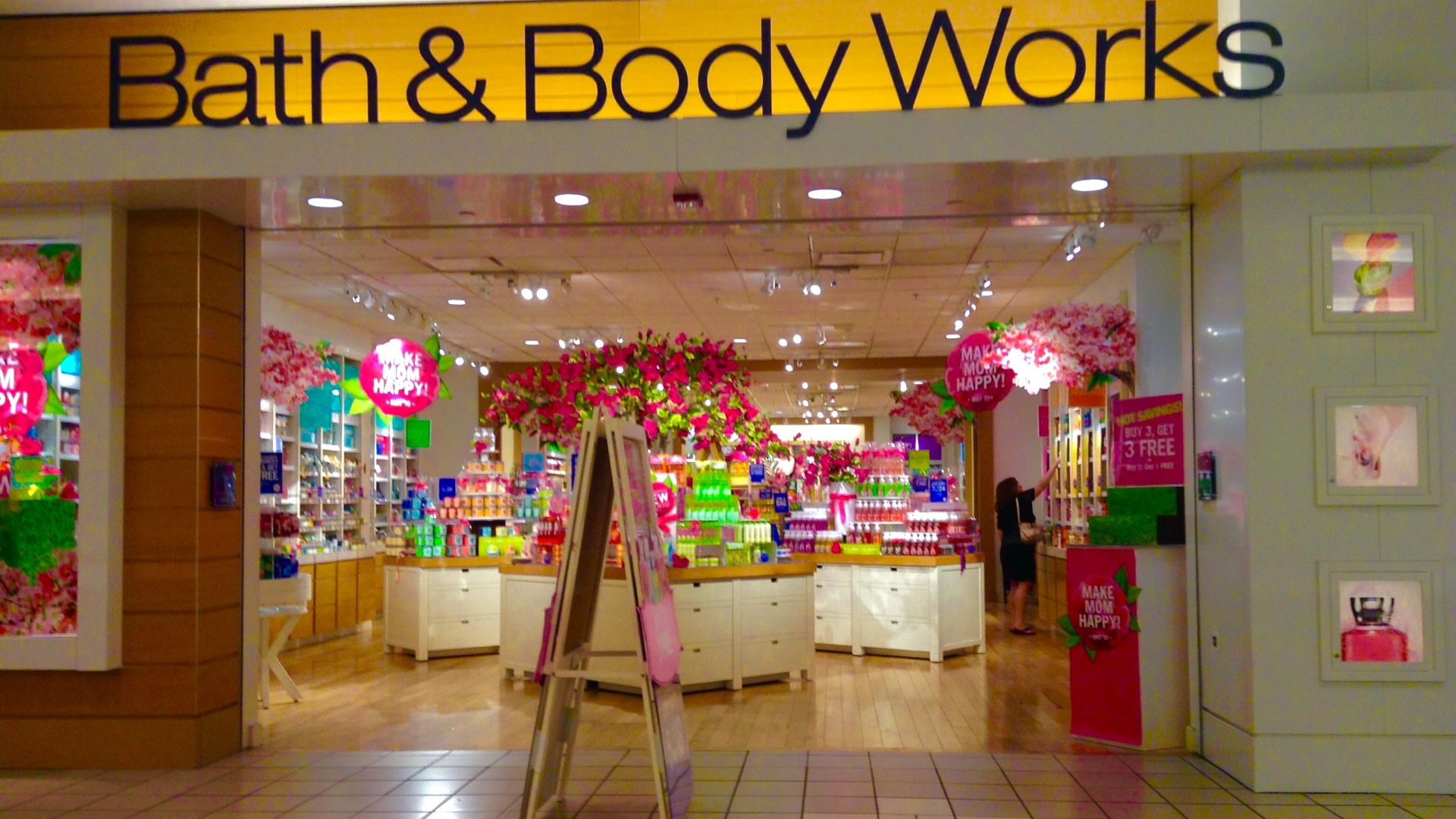 File:Bath and Body Works (17398525361).jpg