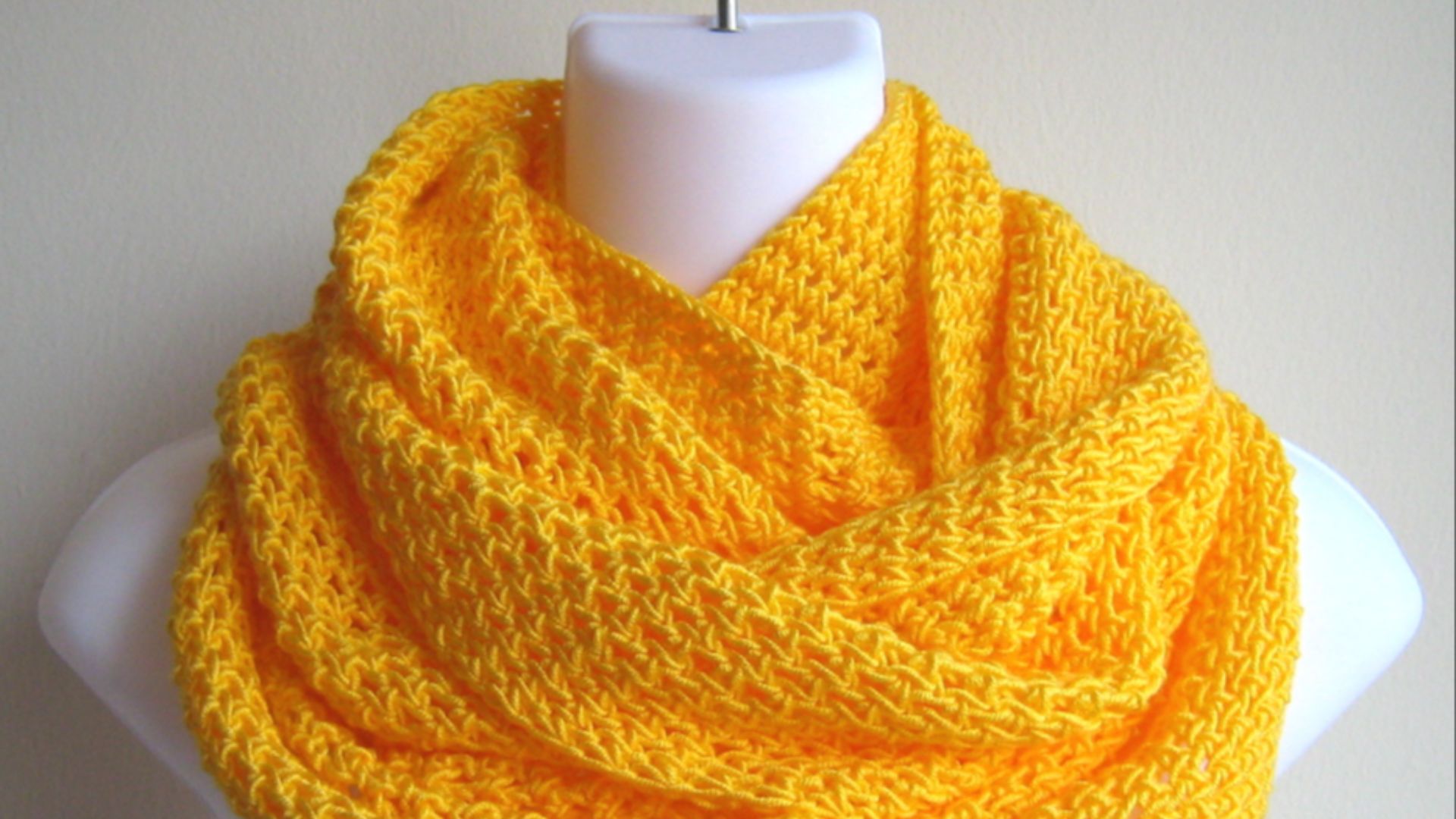 File:Yellow infinity scarf.jpg