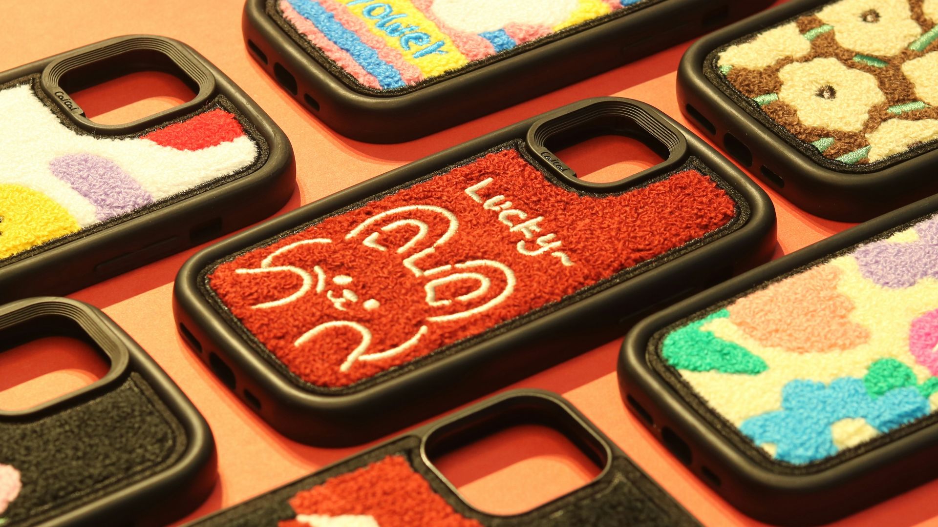 a group of cell phones sitting on top of a table