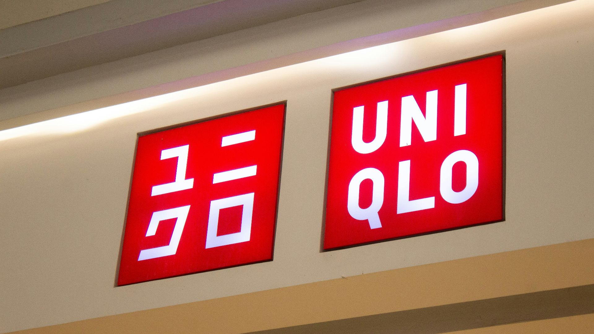 Red uniqlo logo with japanese characters