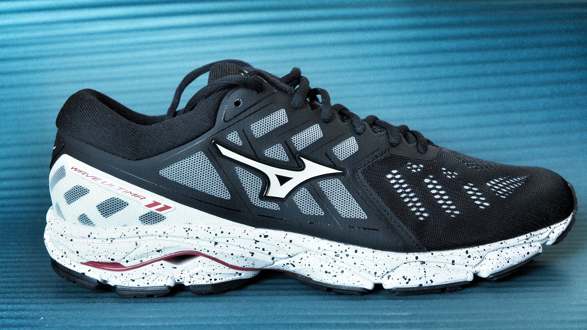 File:Mizuno Wave Ultima 11.jpg