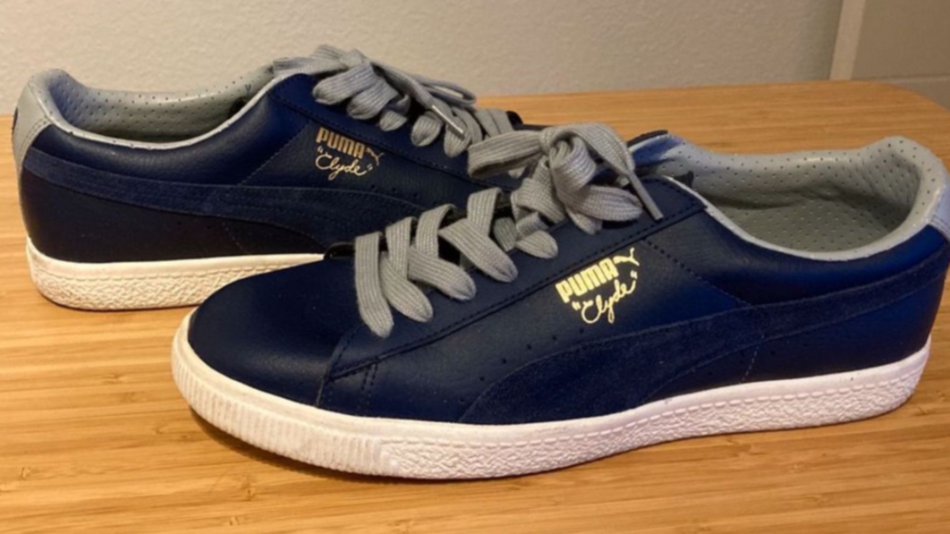 File:Puma Clyde leather blue.jpg