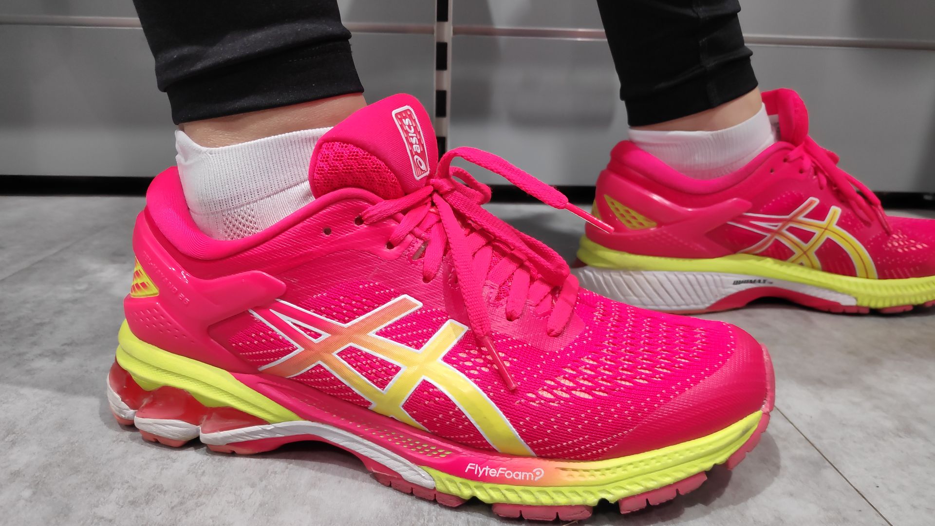 File:ASICS Gel-Kayano 26 (womens).jpg