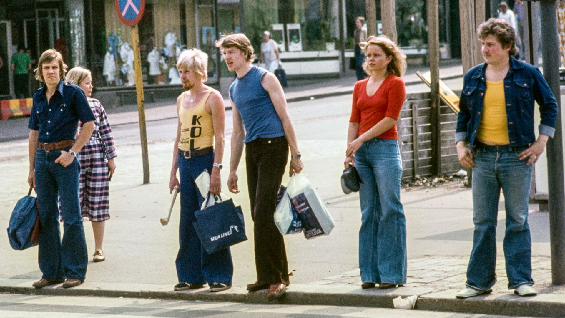 File:Simonkatu 1 - Helsinki 1977 - G29865 - hkm.HKMS000005-km0000oa3x.jpg