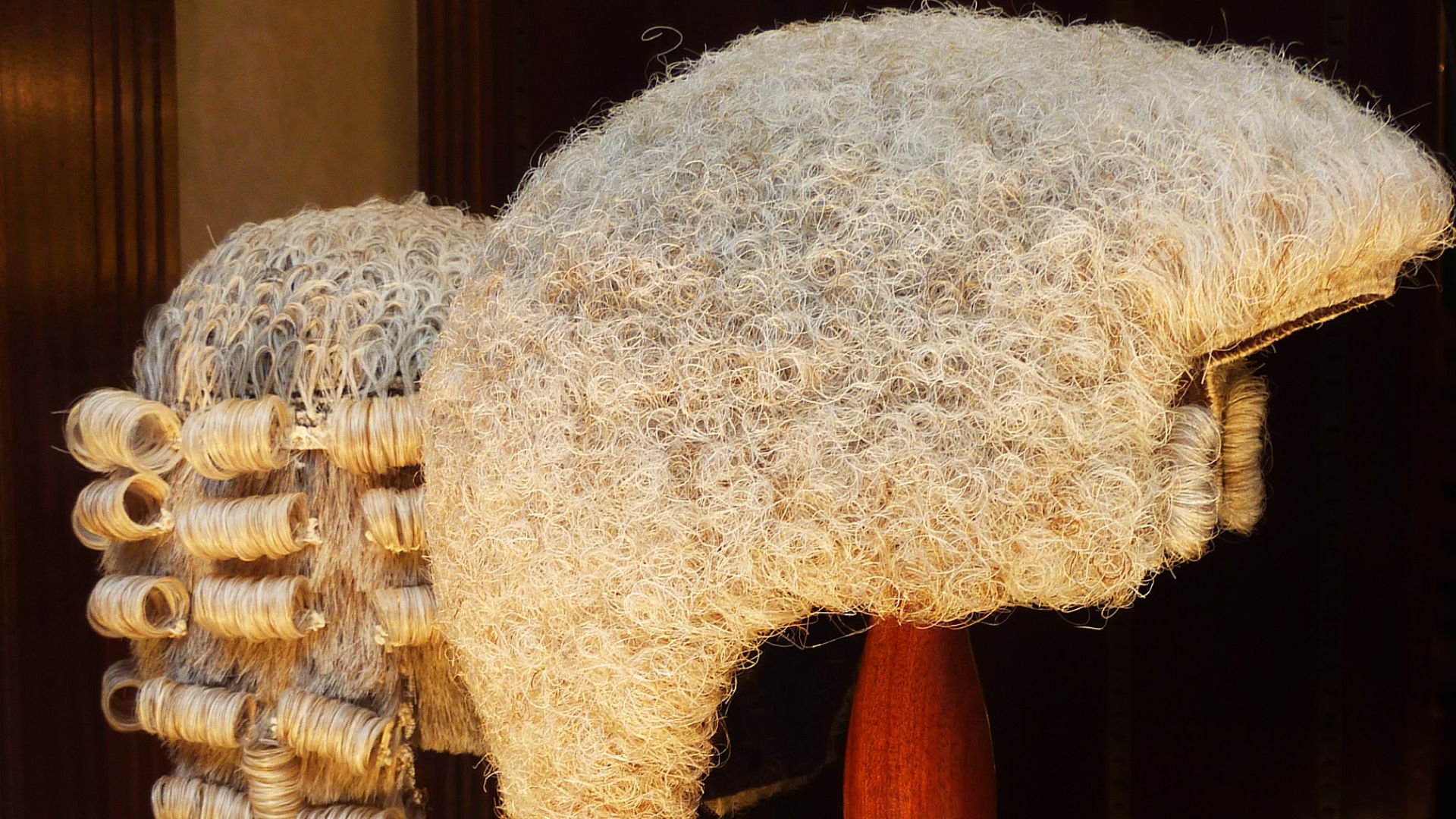 File:Legal wigs today.jpg