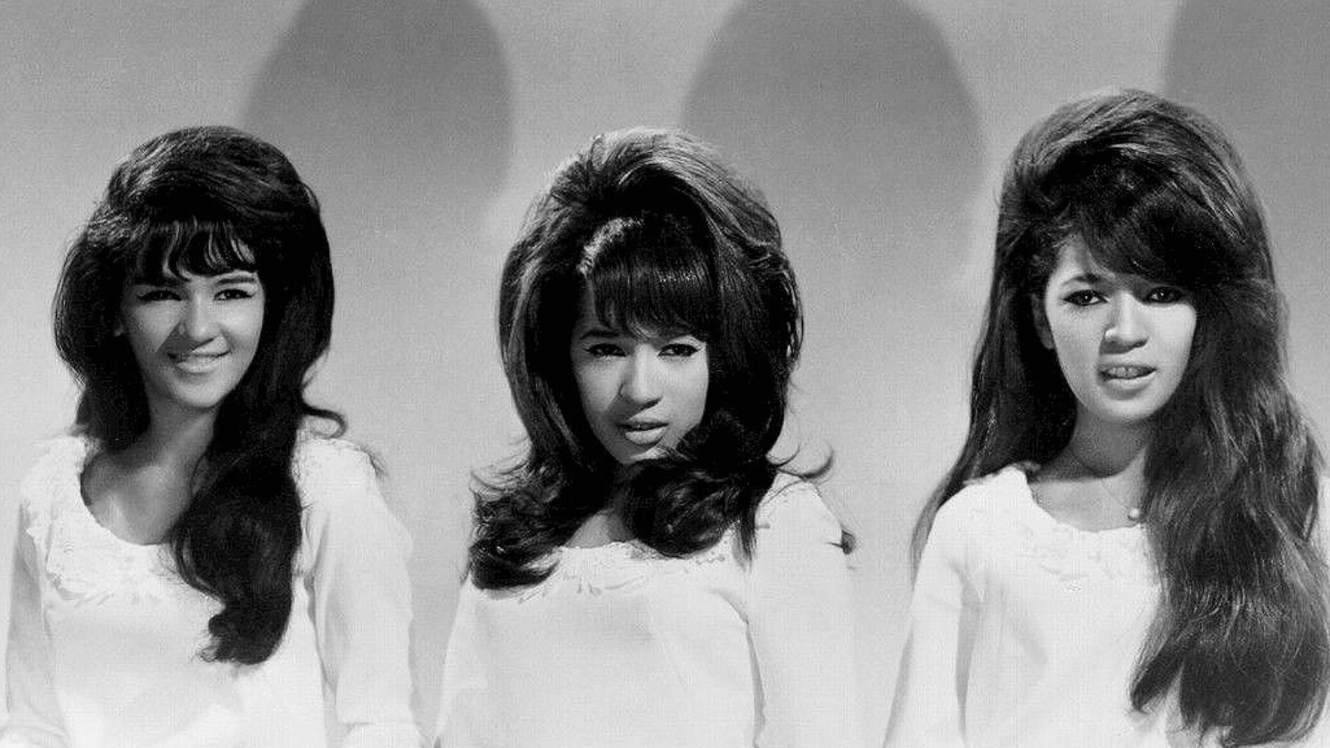 File:The Ronettes.JPG