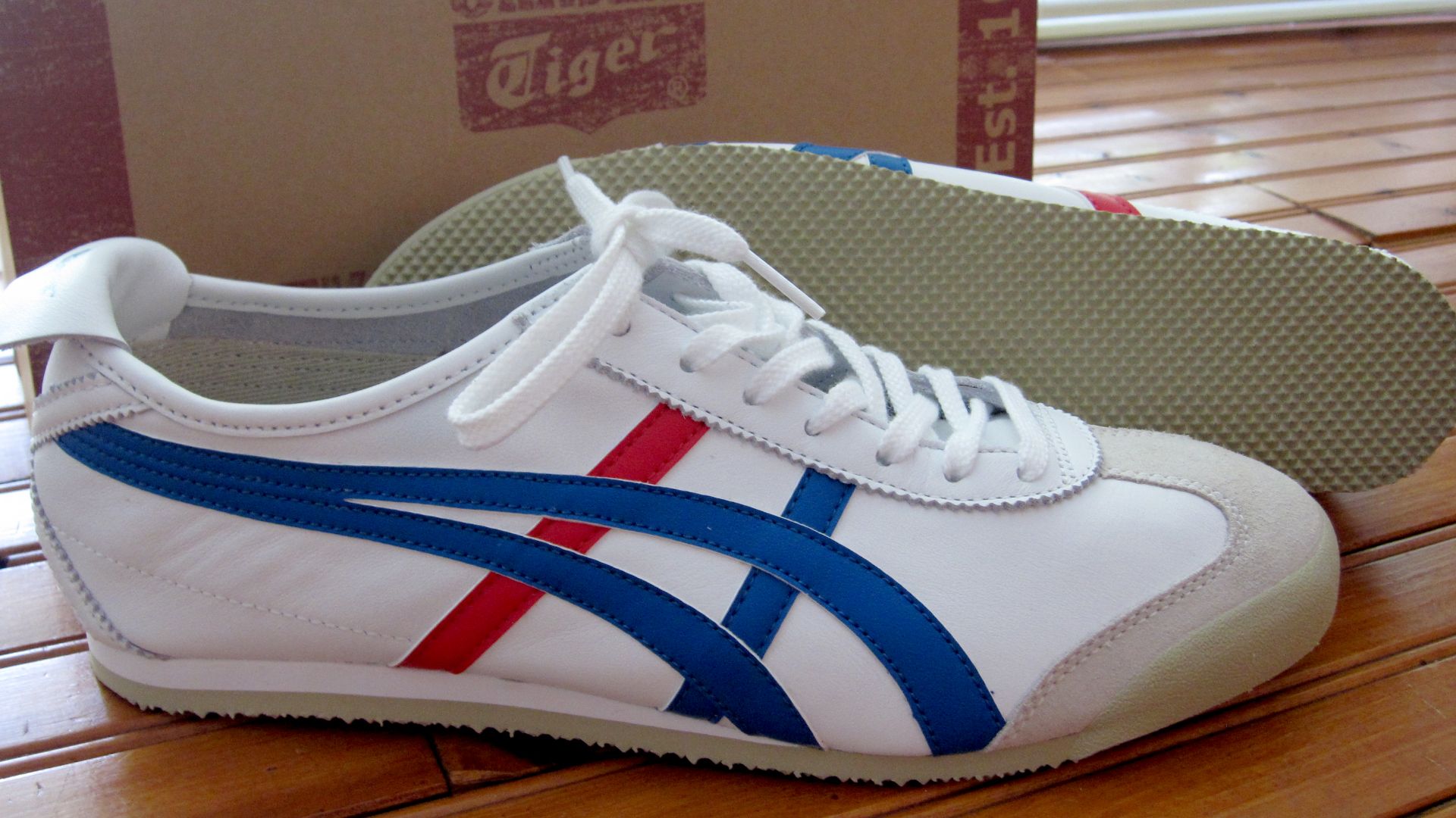 File:ASICS.Onitsuka Tiger.Mexico 66.White.Blue.Red.JPG