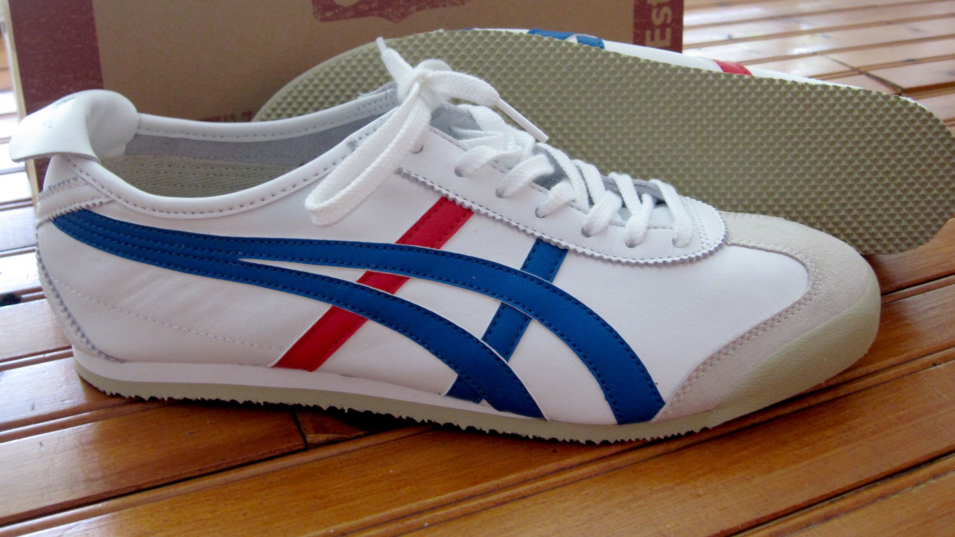 File:ASICS.Onitsuka Tiger.Mexico 66.White.Blue.Red.JPG
